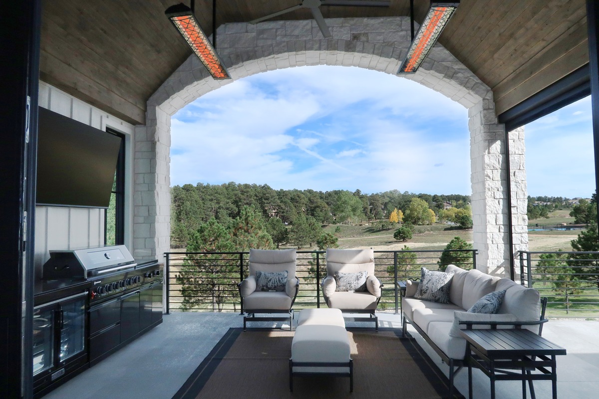 CD-Series heaters with Contemporary Motif drop pole mounted on the upper balcony outdoor kitchen of Emerson Estate by Abigail Homes. CD-Series heaters with Contemporary Motif drop pole mounted on the upper balcony outdoor kitchen of Emerson Estate by Abigail Homes.